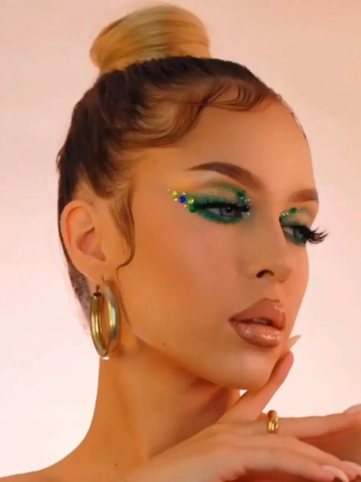 Набор косметики для макияжа YOU GLOW GIRL